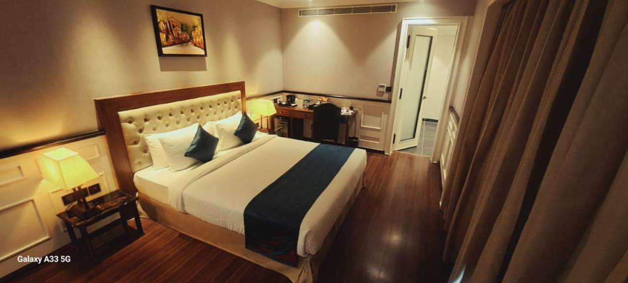 Nambiar Club Bellezea Hotel Kammasandra Luaran gambar
